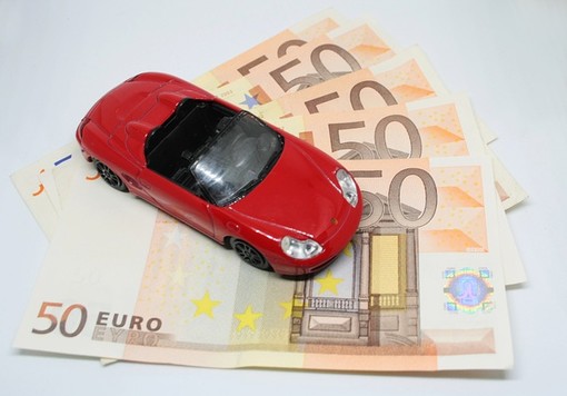 Assicurazione auto: risparmiati 100 milioni di euro con l'RC familiare