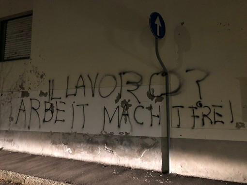 Scritte naziste sui muri del Pd, Galimberti: «Un atto grave, vile e vergognoso»