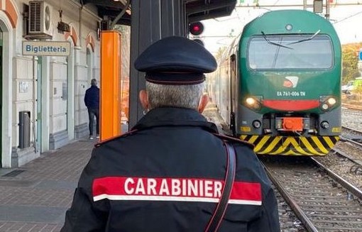Controlli dei carabinieri nelle stazioni ferroviarie: scattano due &quot;daspo&quot; urbano