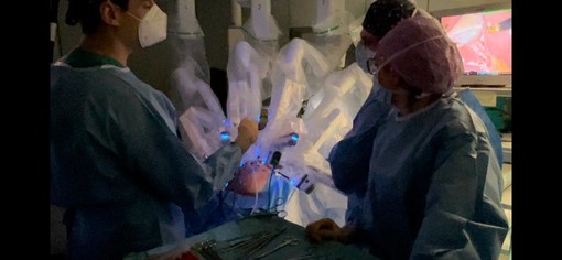 Il robot chirurgico di Asst Sette Laghi asporta il primo tumore maligno al fegato