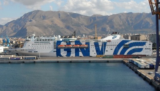 Perché scegliere il traghetto come mezzo di trasporto per recarsi in Sardegna?