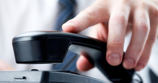 Acquisti online sicuri: i consigli di Poste Italiane per evitare le truffe. «Massima attenzione ai falsi operatori di call center»