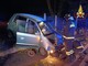 FOTO. Spettacolare incidente nella notte in viale Ippodromo: auto finisce contro una recinzione e abbatte un palo della luce