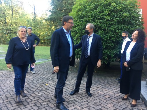 Il ministro Giorgetti accolto a Villa Calcaterra