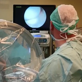 Artroscopia di gomito: intervento di eccezionale rarità eseguito nelle sale operatorie dell'Ospedale di Luino