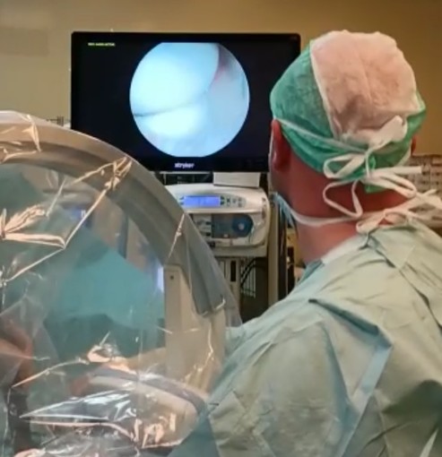 Artroscopia di gomito: intervento di eccezionale rarità eseguito nelle sale operatorie dell'Ospedale di Luino