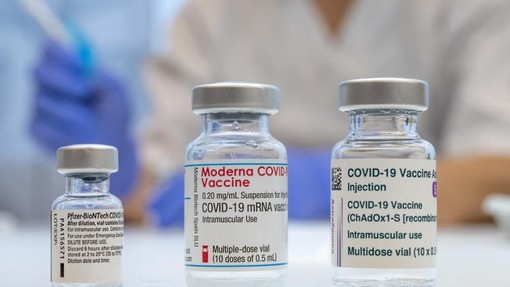 Vaccinazioni Covid, possibile cambiare data terza dose senza prima cancellarsi