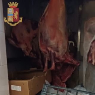 Carne mal conservata e irregolarità: la polizia chiude una macelleria a Varese