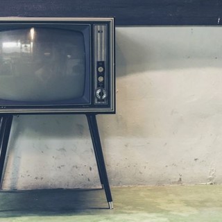 Mistero nel Varesotto: i televisori si accendono e si spengono… da soli